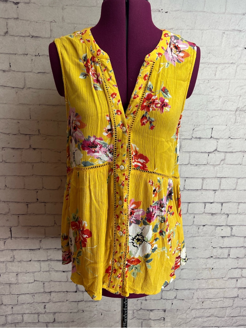 Bila size small yellow floral top